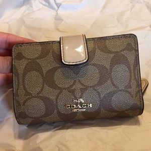 Coach Signature Medium Corner Zip Wallet